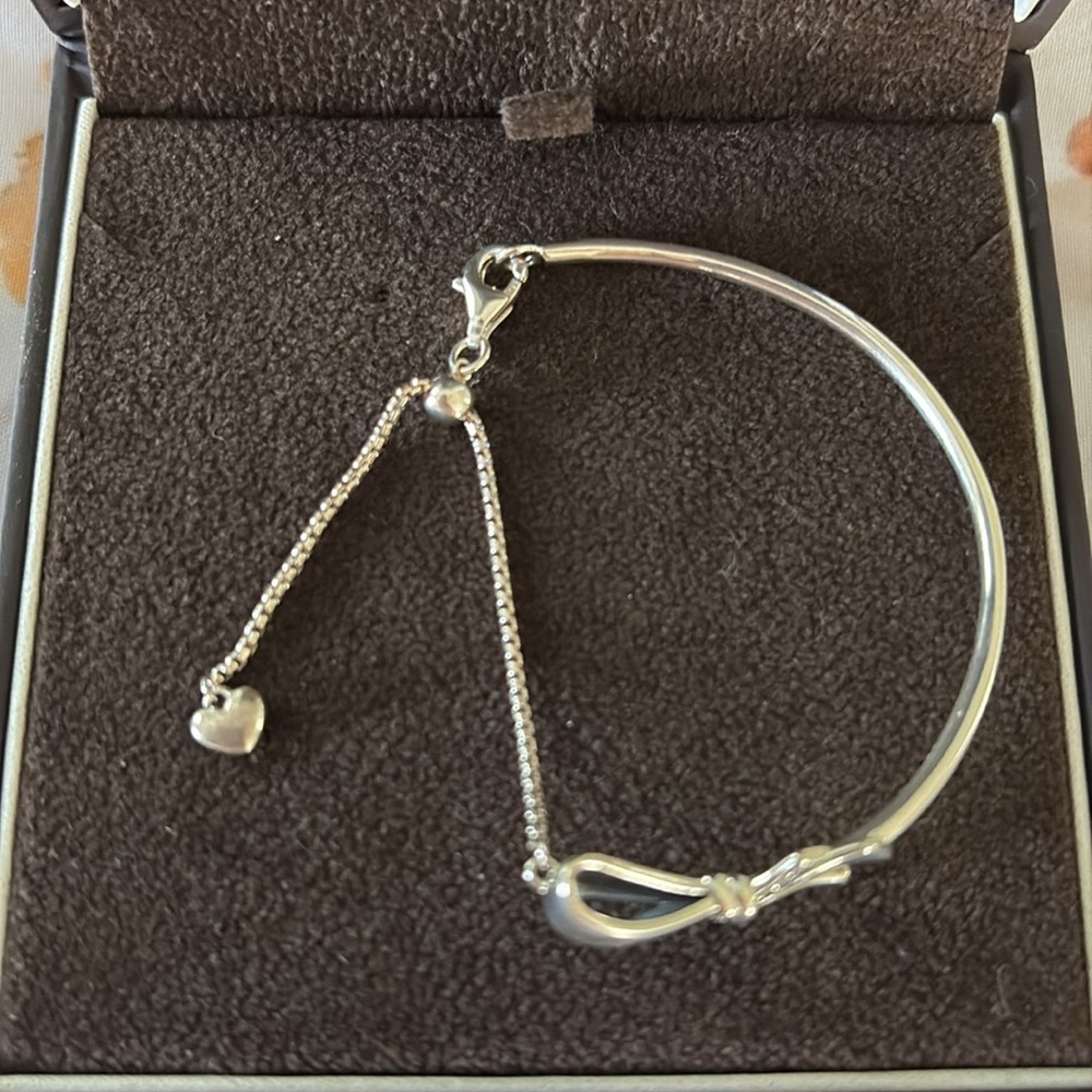 Pandora Elegant Silver Bow Bangle - Picture 3 of 3